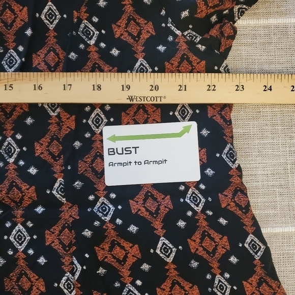Torrid Size 1 Aztec Print Challis Flowy Top - Picture 11 of 11